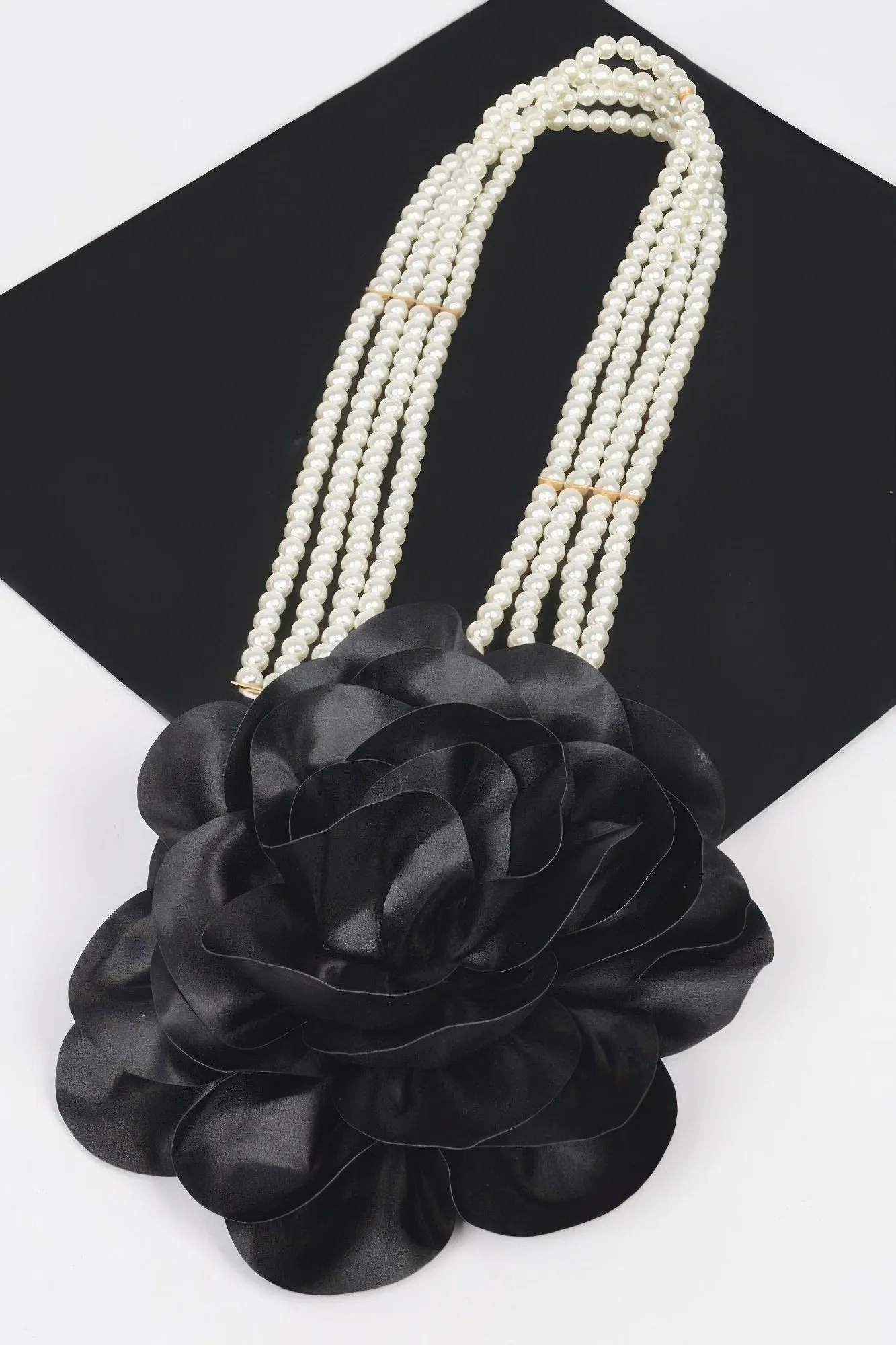 Oversized Flower Pearl Elastic Belt